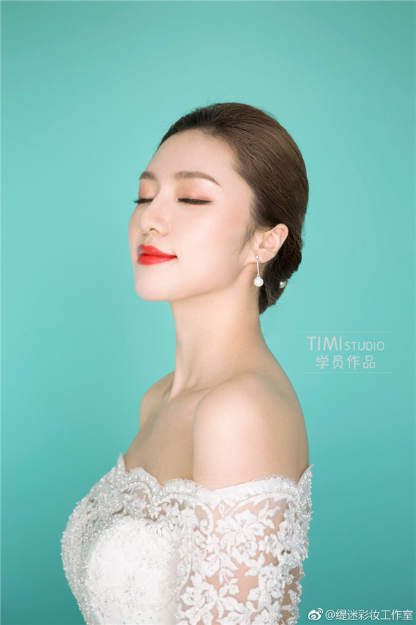 妆面欣赏：清爽干净的***妆容