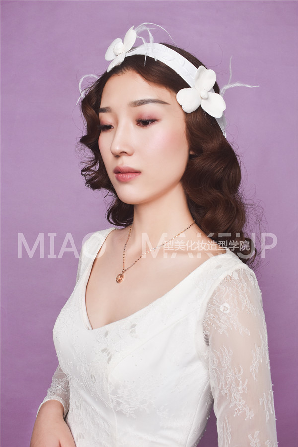 清新灵动的中长发新娘,适合夏季的小清新风格 清新灵动的中长发新娘,适合夏季的小清新风格