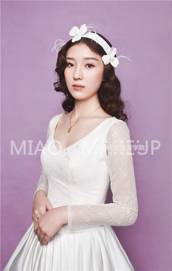 清新灵动的中长发新娘,适合夏季的小清新风格 清新灵动的中长发新娘,适合夏季的小清新风格